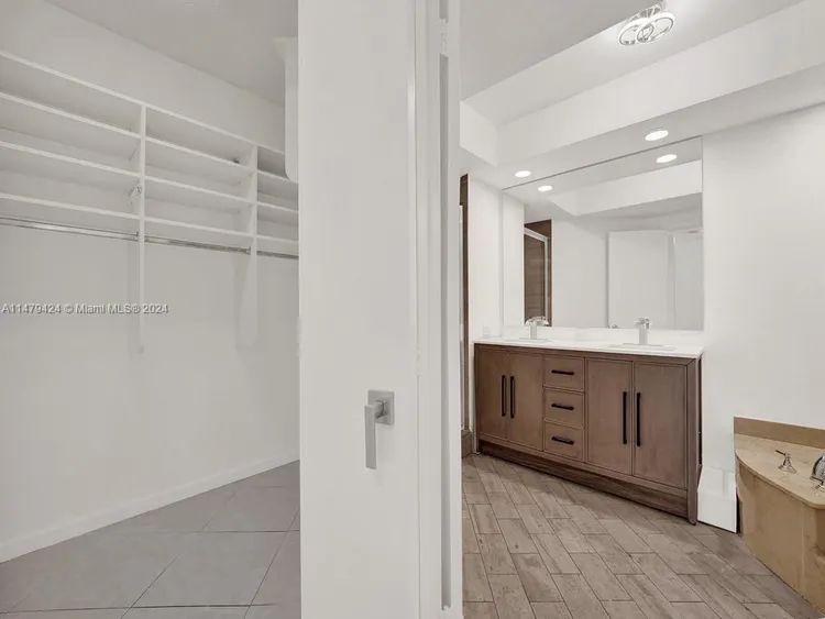 Hamptons West #710 image #35