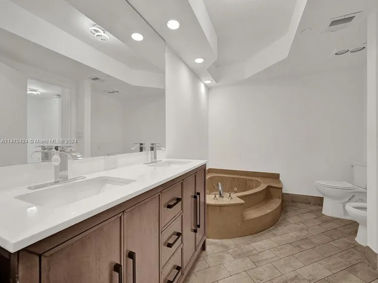 Hamptons West #710 image #38