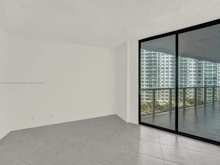 Hamptons West #710 image #39