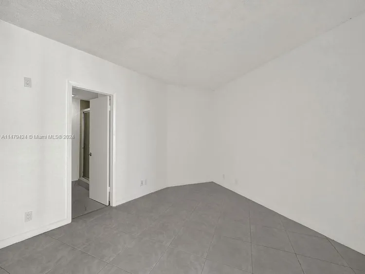 Hamptons West #710 image #43