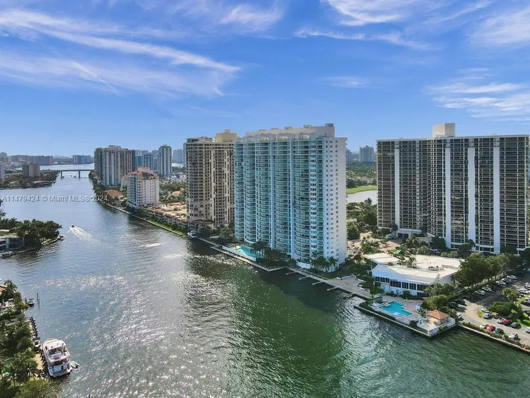 Hamptons West #710 image #49