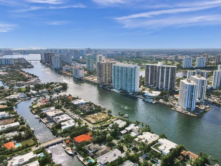 Hamptons West #710 image #54