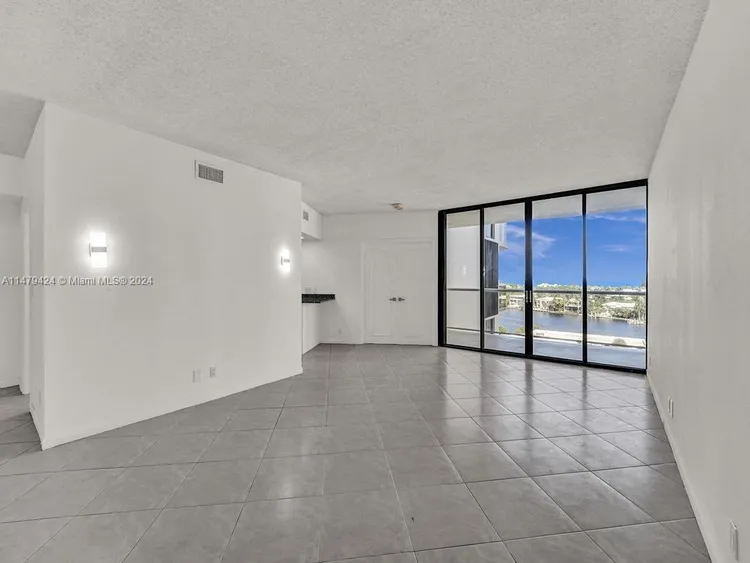 Hamptons West #710 image #6