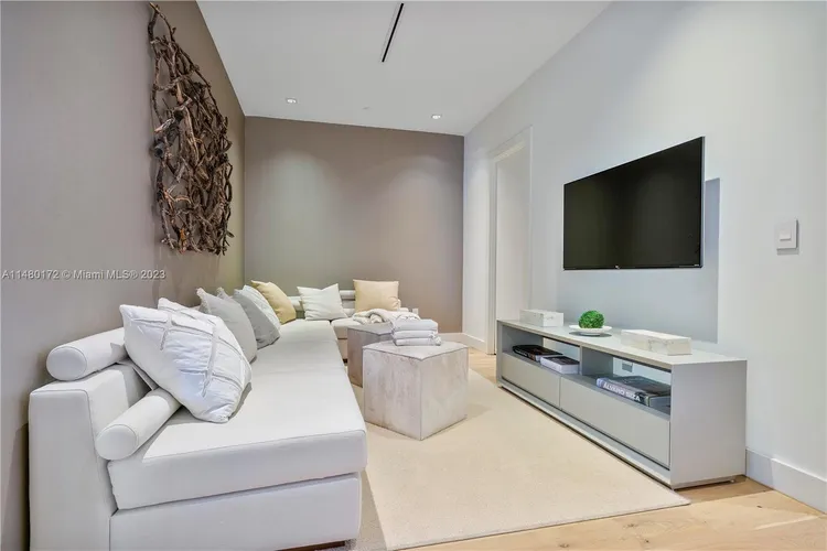 1 Hotel & Homes #PH-1607 image #22