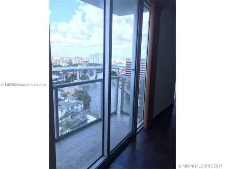 Latitude #1400 image #6