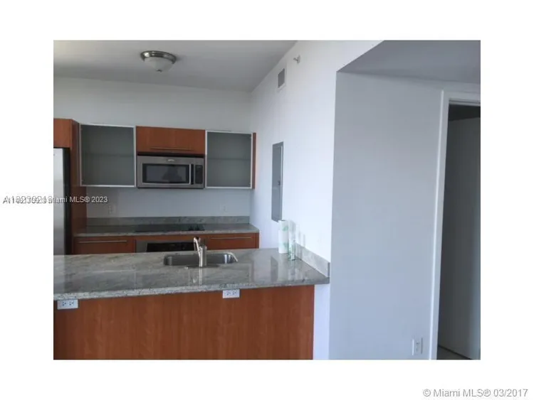 Latitude #1400 image #8