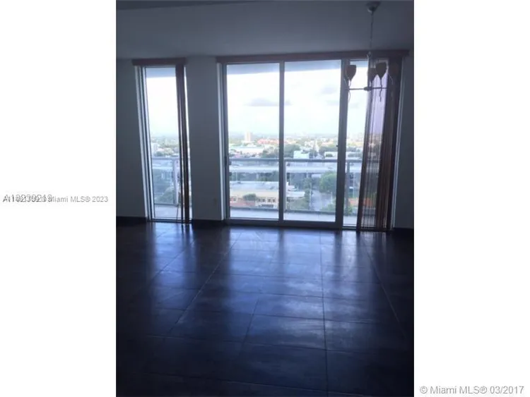 Latitude #1400 image #9