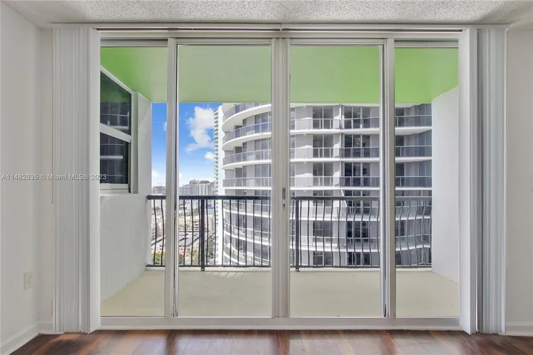 Bay Parc #34N image #13