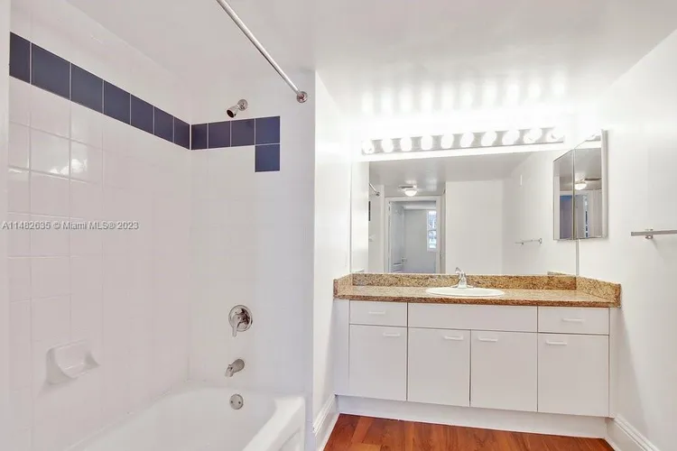 Bay Parc #34N image #22