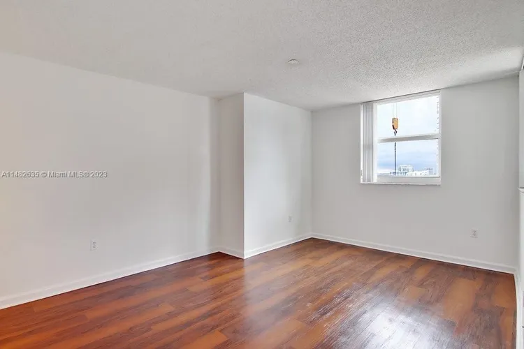 Bay Parc #34N image #23