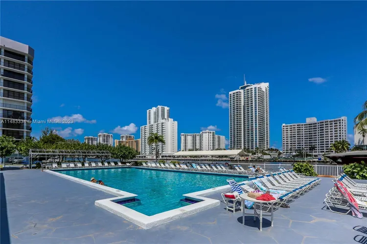 Towers of Oceanview East #931 image #32