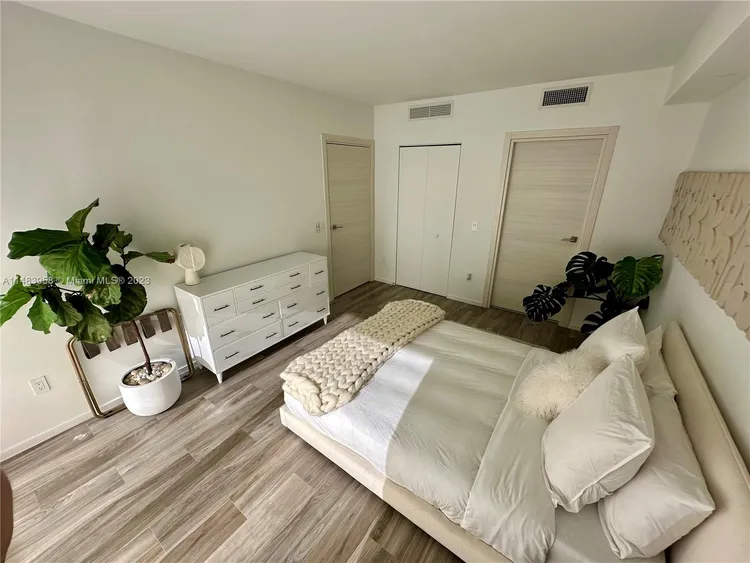 SLS Lux Brickell #3810 image #33