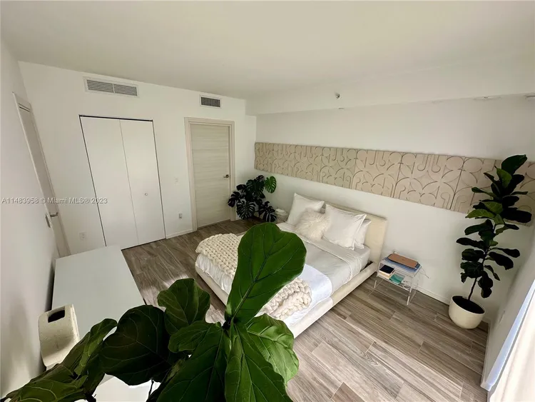 SLS Lux Brickell #3810 image #34