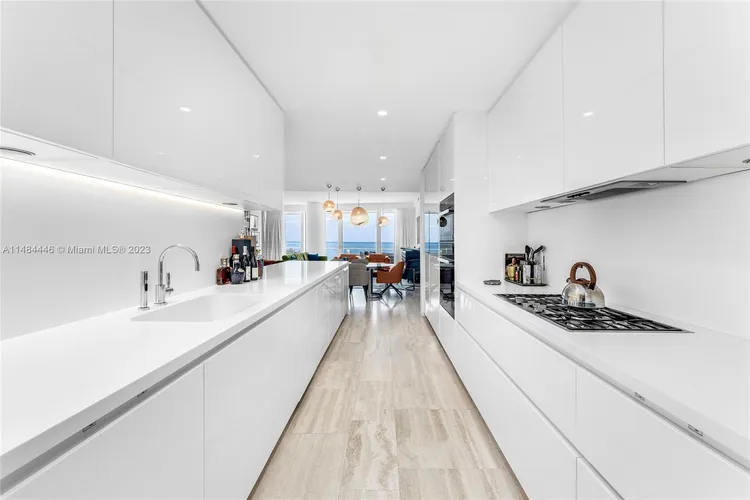 The Surf Club Four Seasons Hotel And Residences #S-409 image #22