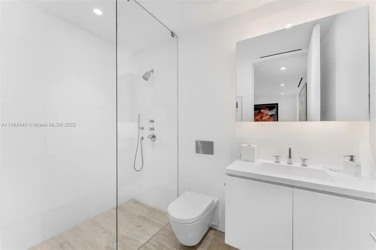 The Surf Club Four Seasons Hotel And Residences #S-409 image #25