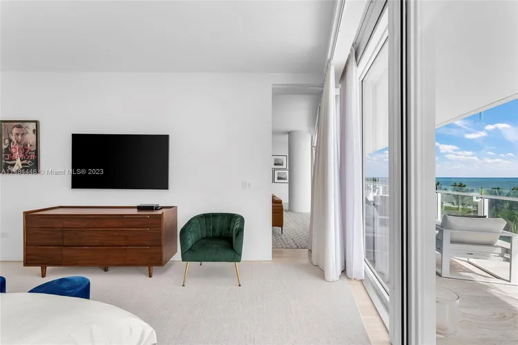 The Surf Club Four Seasons Hotel And Residences #S-409 image #29