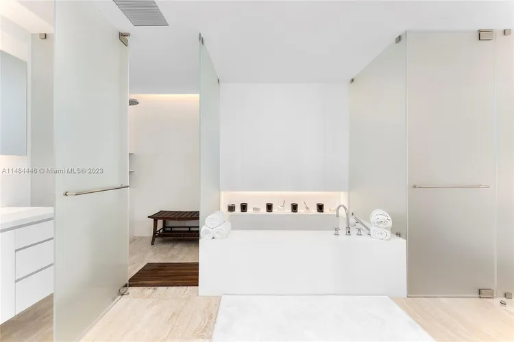 The Surf Club Four Seasons Hotel And Residences #S-409 image #32