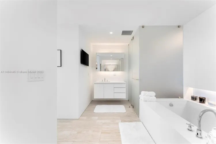 The Surf Club Four Seasons Hotel And Residences #S-409 image #33