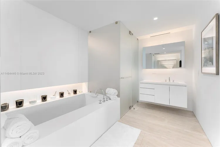 The Surf Club Four Seasons Hotel And Residences #S-409 image #34