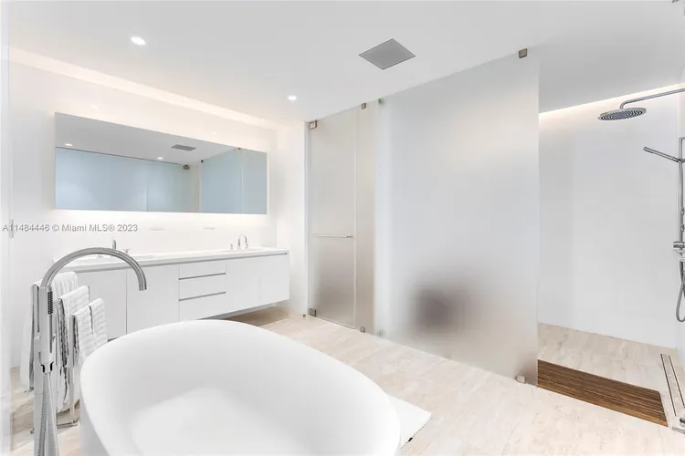 The Surf Club Four Seasons Hotel And Residences #S-409 image #35