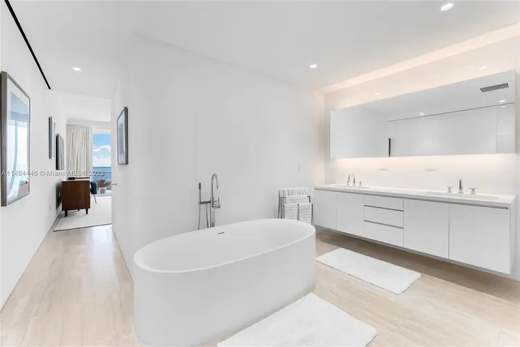 The Surf Club Four Seasons Hotel And Residences #S-409 image #36