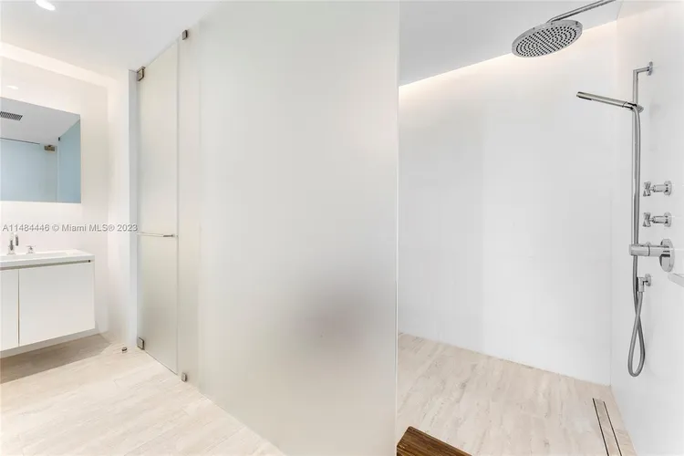 The Surf Club Four Seasons Hotel And Residences #S-409 image #37