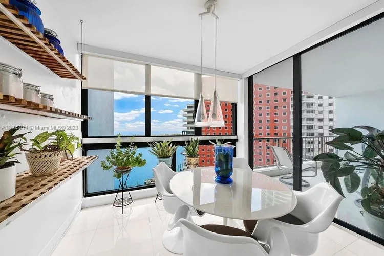 Villa Regina Condo #1803 image #10