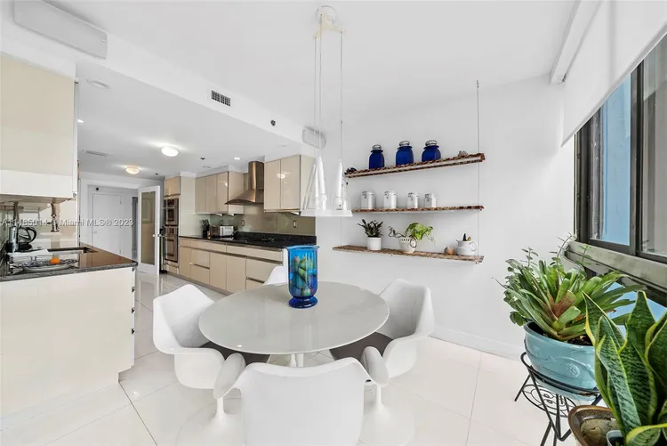 Villa Regina Condo #1803 image #11