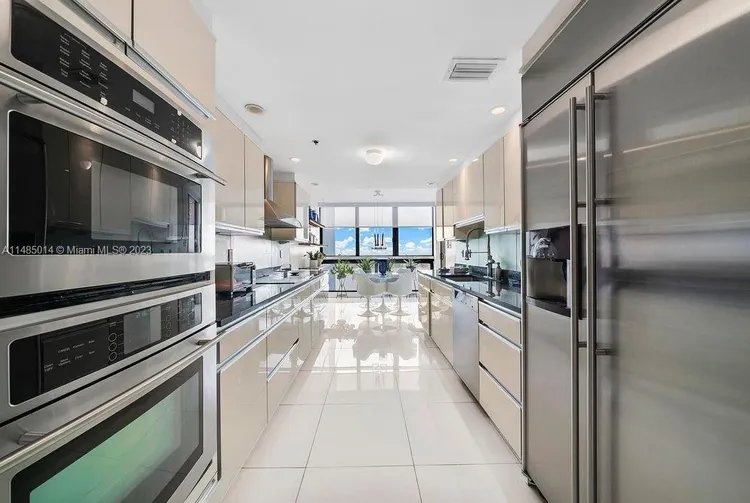 Villa Regina Condo #1803 image #13