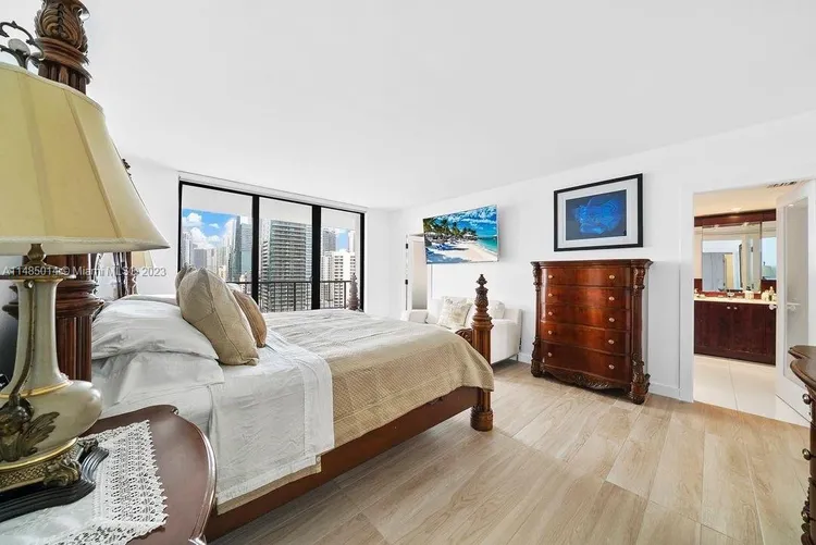 Villa Regina Condo #1803 image #17