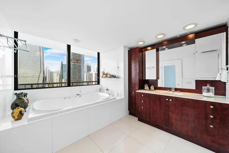 Villa Regina Condo #1803 image #18