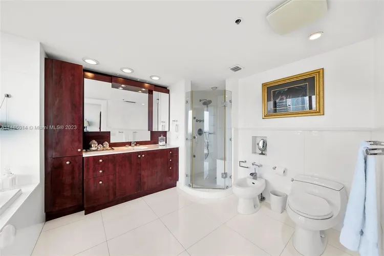 Villa Regina Condo #1803 image #19