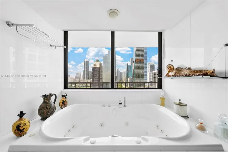 Villa Regina Condo #1803 image #20