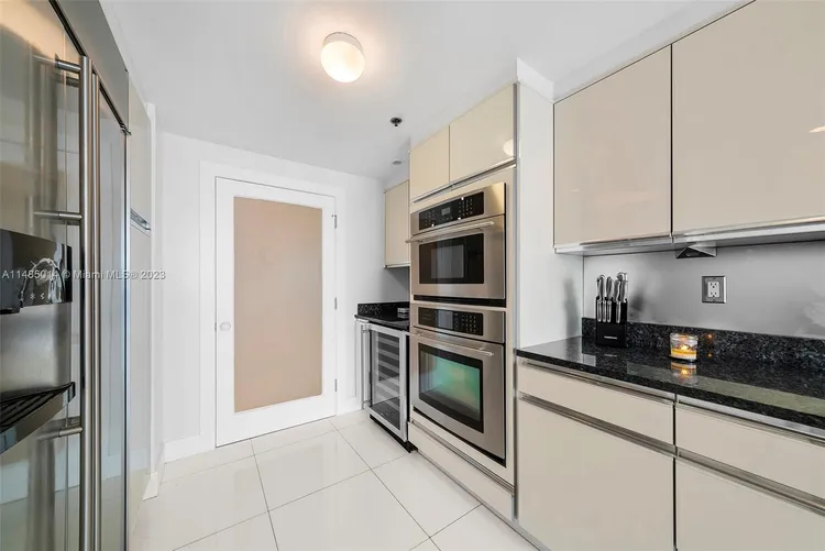 Villa Regina Condo #1803 image #33