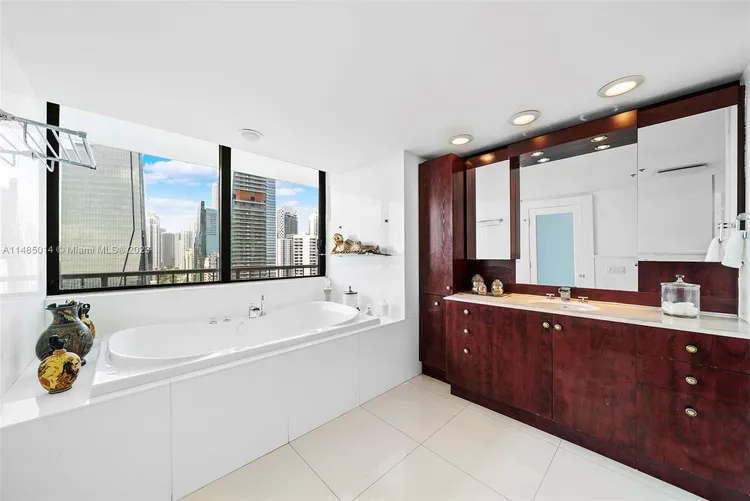 Villa Regina Condo #1803 image #40