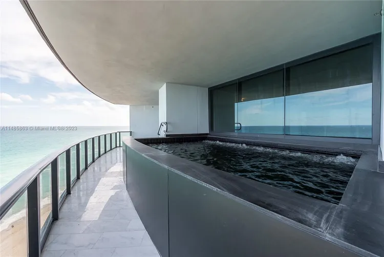 Porsche Design Tower #1405 image #23