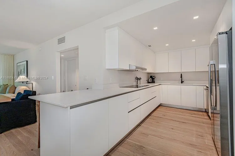 Roney Palace #1407 image #17