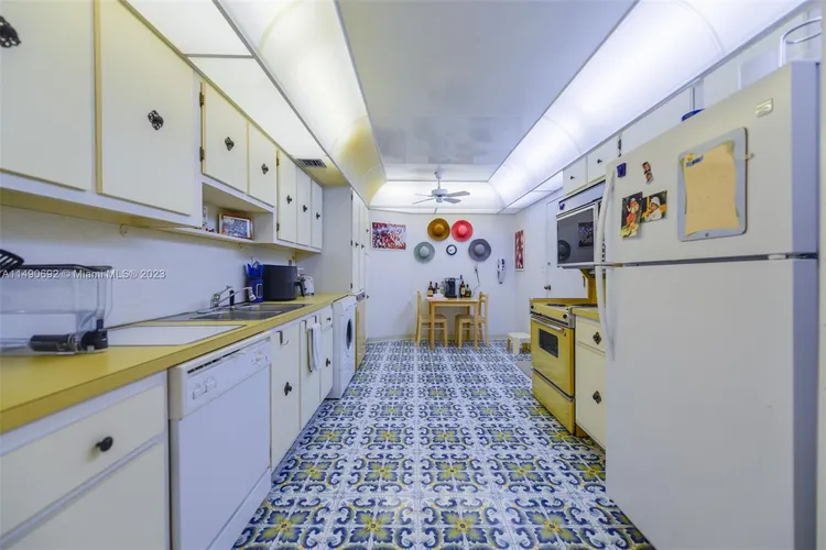 Towers of Key Biscayne #A1104 image #12