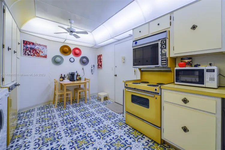 Towers of Key Biscayne #A1104 image #14