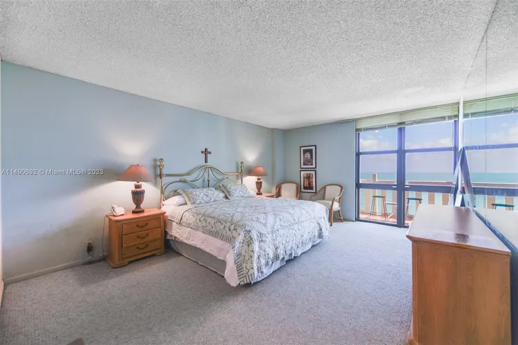 Towers of Key Biscayne #A1104 image #20