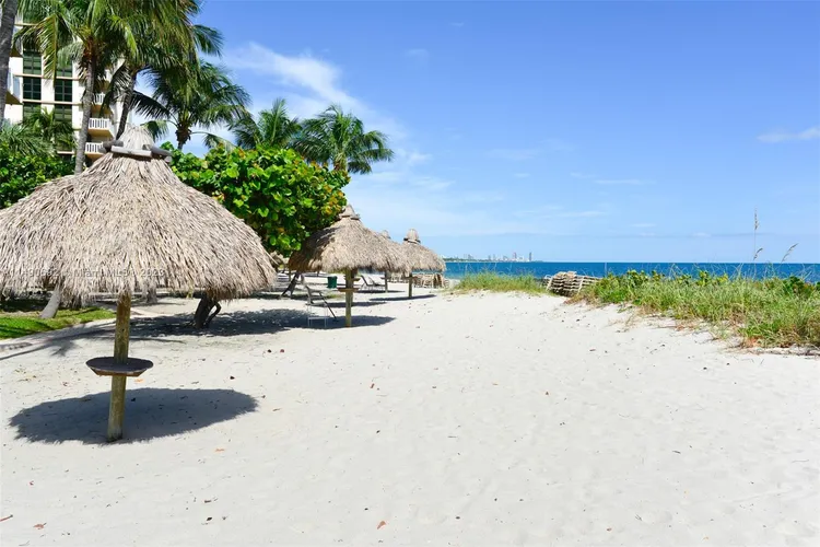 Towers of Key Biscayne #A1104 image #37