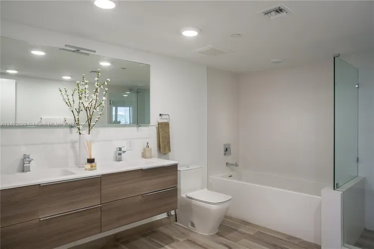 The Ivory #901 image #23