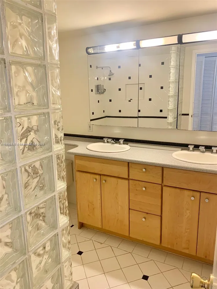 Bayshore Place #804B image #12