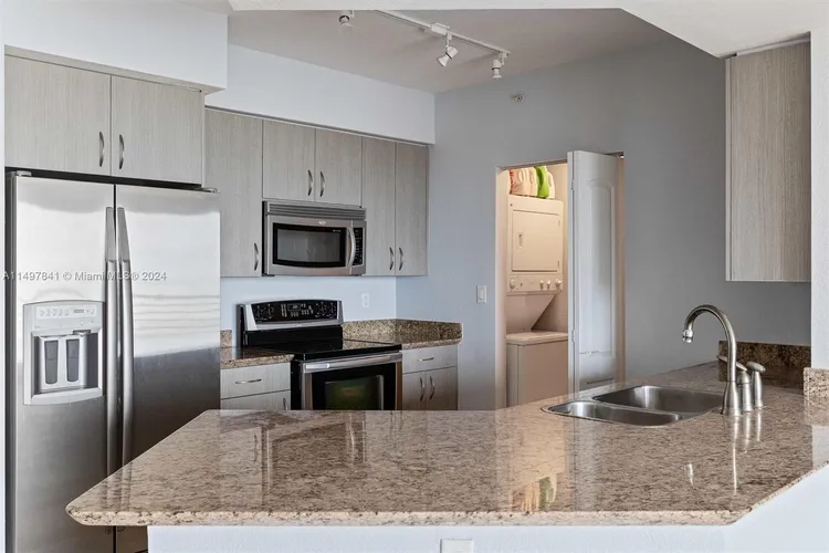 Radius #723 image #10