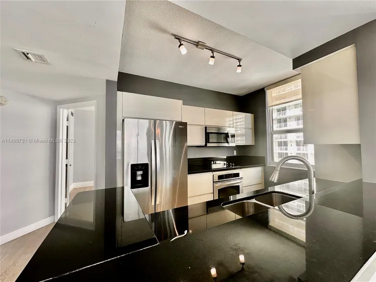 Solaris at Brickell #1509 image #6