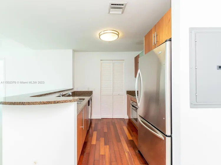 Met1 #T-2114 image #25