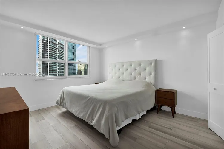 The Mark #3103 image #13