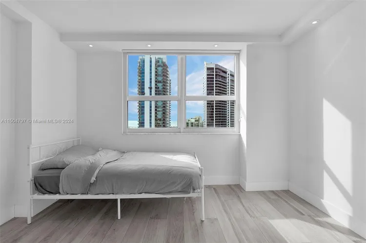 The Mark #3103 image #19