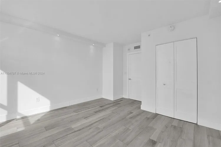 The Mark #3103 image #20