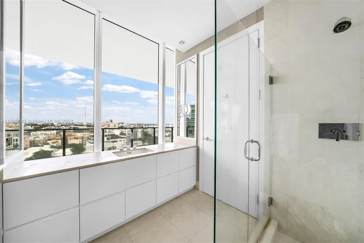 Apogee #1104 image #25